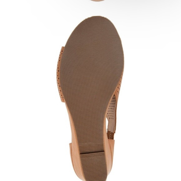 Journee Collection Women Wedge Heel Cut Out Sandals Aretha Size US 6.5 Cognac - Picture 3 of 8